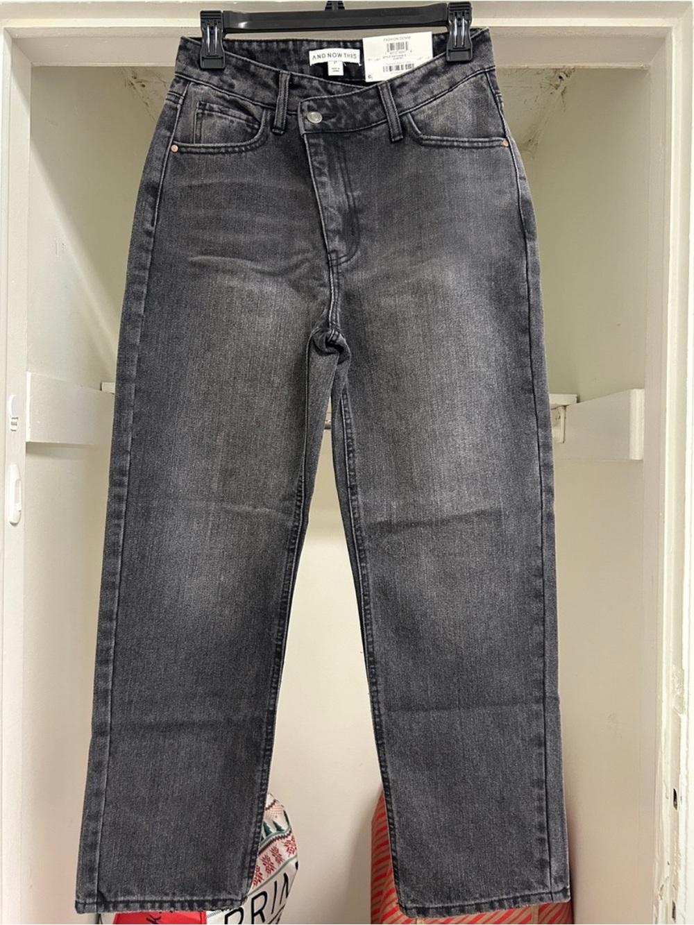 AND NOW THIS THE CRISS CROSS JEANS IN DUMONT WOMEN'S SIZE 27
